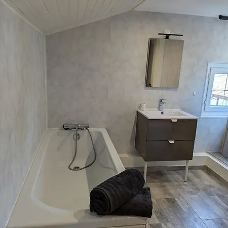 Maison Spacieuse Avec Jardin Prive Et Wifi, Proche Epinal - Fr-1-589-681 *